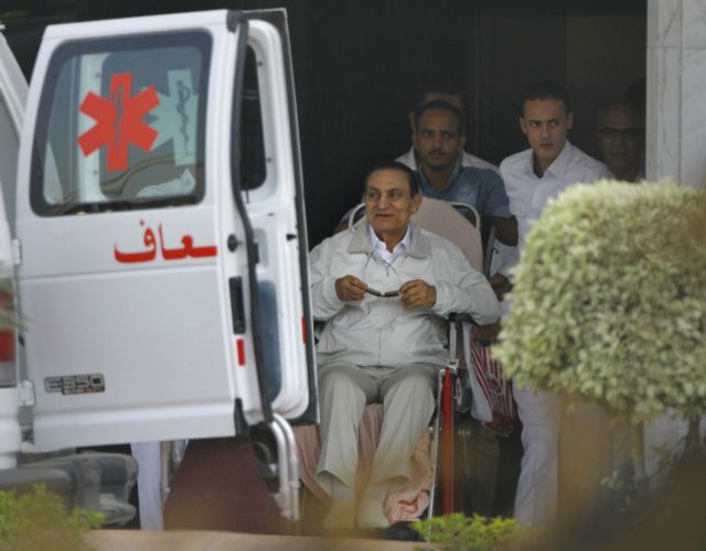 Παρουσία Μουμπάρακ η δίκη του για τους θανάτους διαδηλωτών